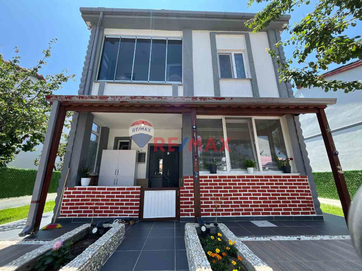 ENEZ SULTANİÇEDE 240 M2 ARSA İÇİNDE SATILIK 5+1 TRİPLEX