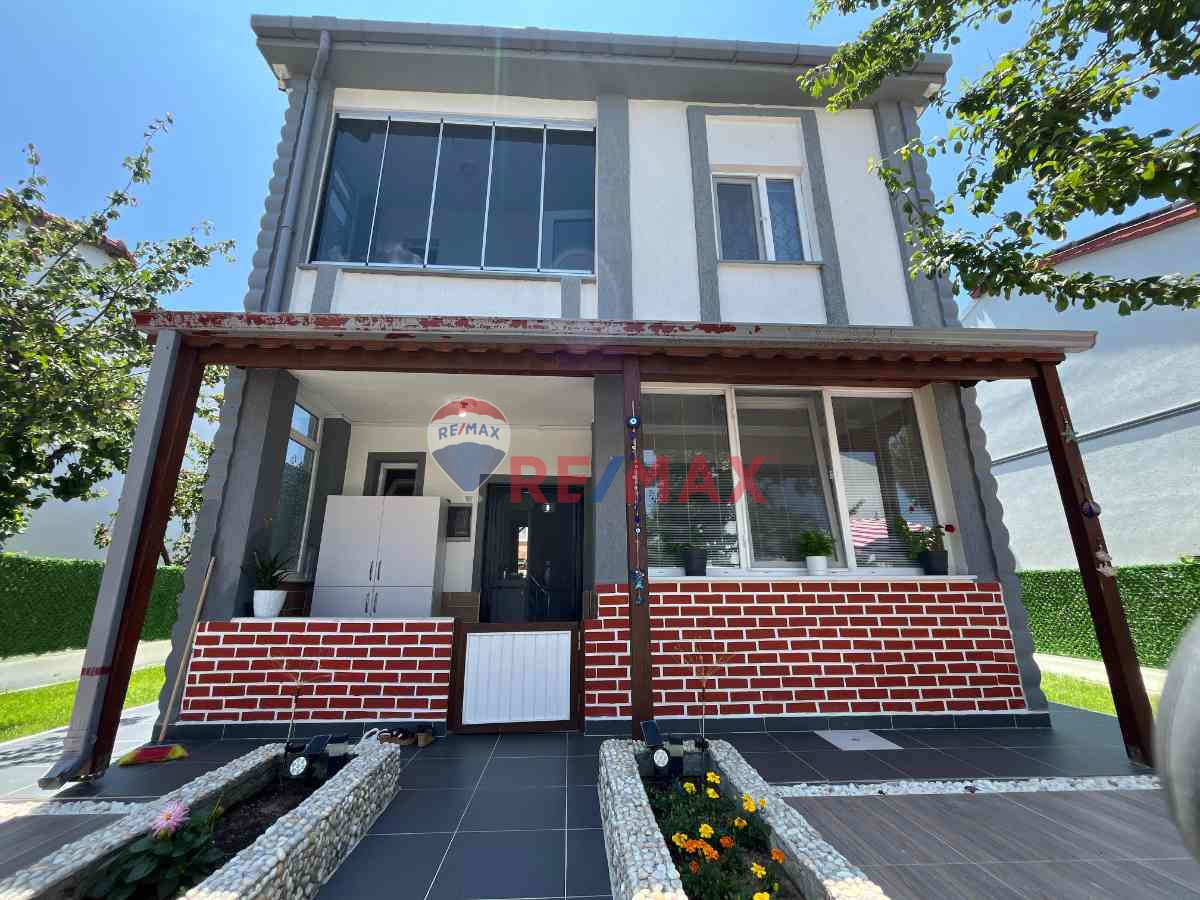 ENEZ SULTANİÇEDE 240 M2 ARSA İÇİNDE SATILIK 5+1 TRİPLEX