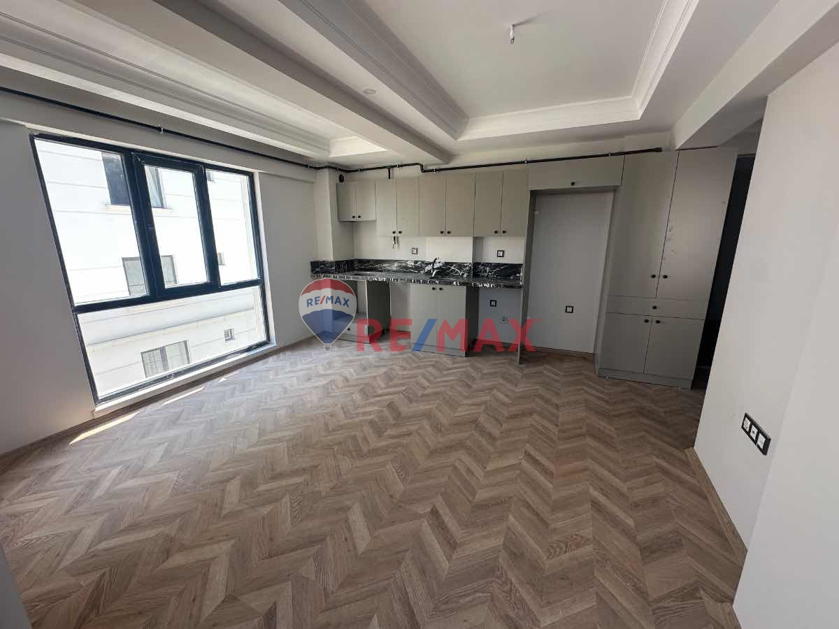 KÖRFEZ TRAMVAY DURAĞINA YAKIN EŞYASIZ KİRALIK 1+1 DAİRE