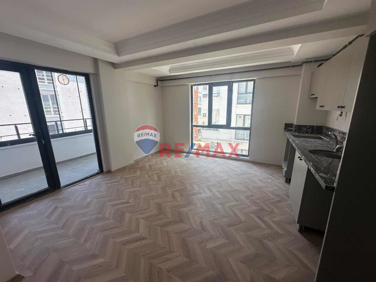 KÖRFEZ TRAMVAY DURAĞINA YAKIN EŞYASIZ KİRALIK 1+1 DAİRE