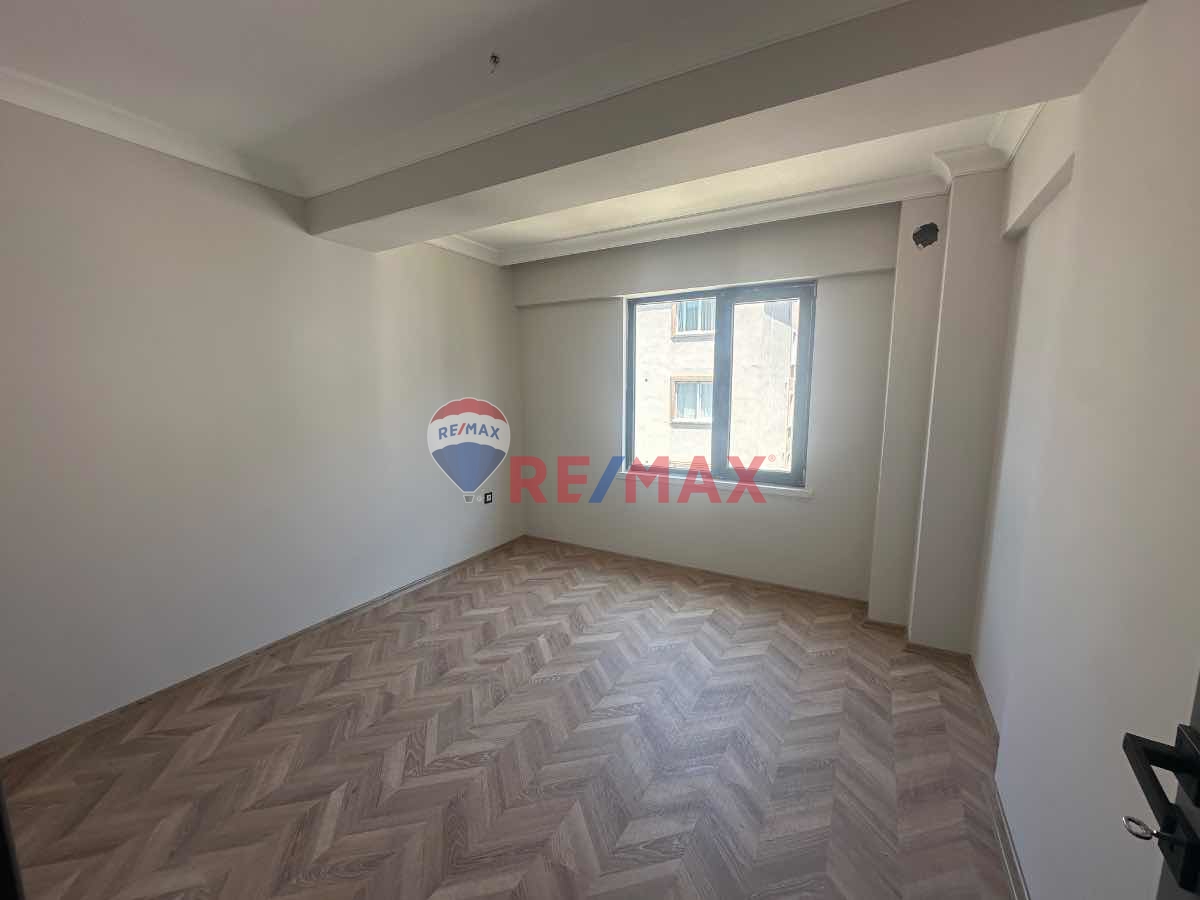 KÖRFEZ TRAMVAY DURAĞINA YAKIN EŞYASIZ KİRALIK 1+1 DAİRE