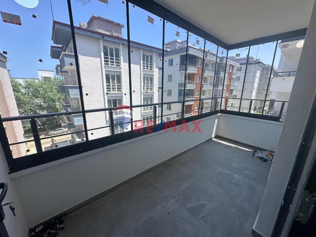 KÖRFEZ TRAMVAY DURAĞINA YAKIN EŞYASIZ KİRALIK 1+1 DAİRE