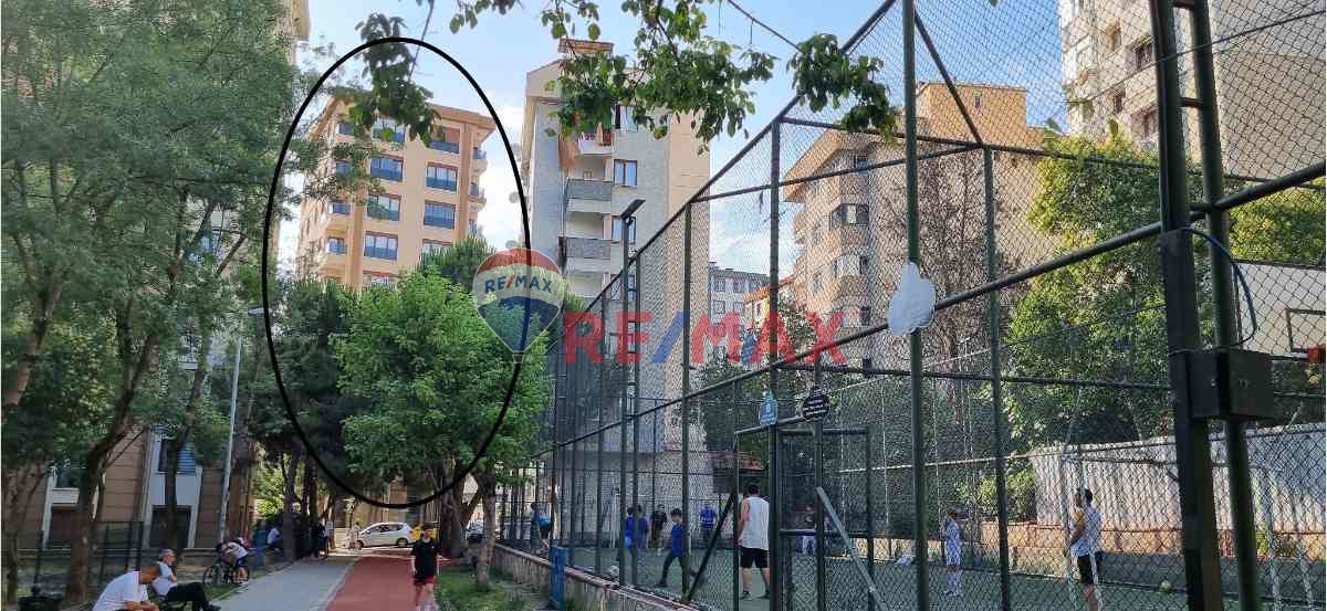 İÇERENKÖYDE SATILIK YENI BOŞ 5.KAT 3+1 KISMI DENIZ VE ADALAR MANZARALI