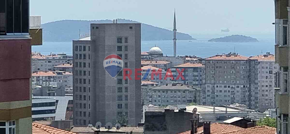 İÇERENKÖYDE SATILIK YENI BOŞ 5.KAT 3+1 KISMI DENIZ VE ADALAR MANZARALI