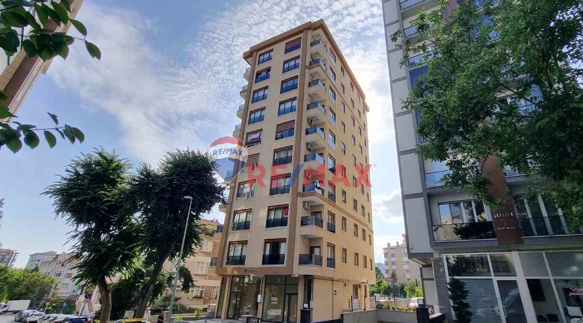 İÇERENKÖYDE SATILIK YENI BOŞ 5.KAT 3+1 KISMI DENIZ VE ADALAR MANZARALI