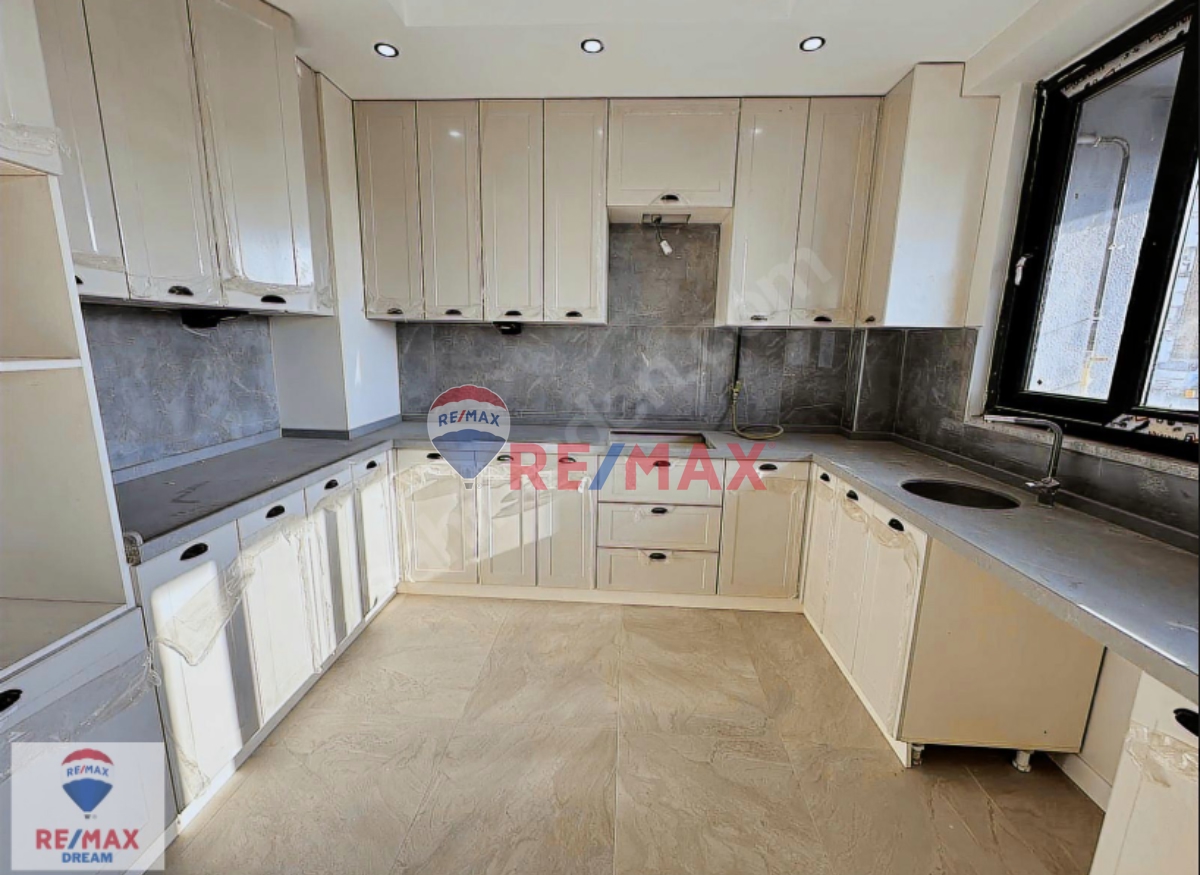 REMAX 'DEN YEŞİLYURT MAH DE SATILIK 5+1 ARA KAT DAİRE