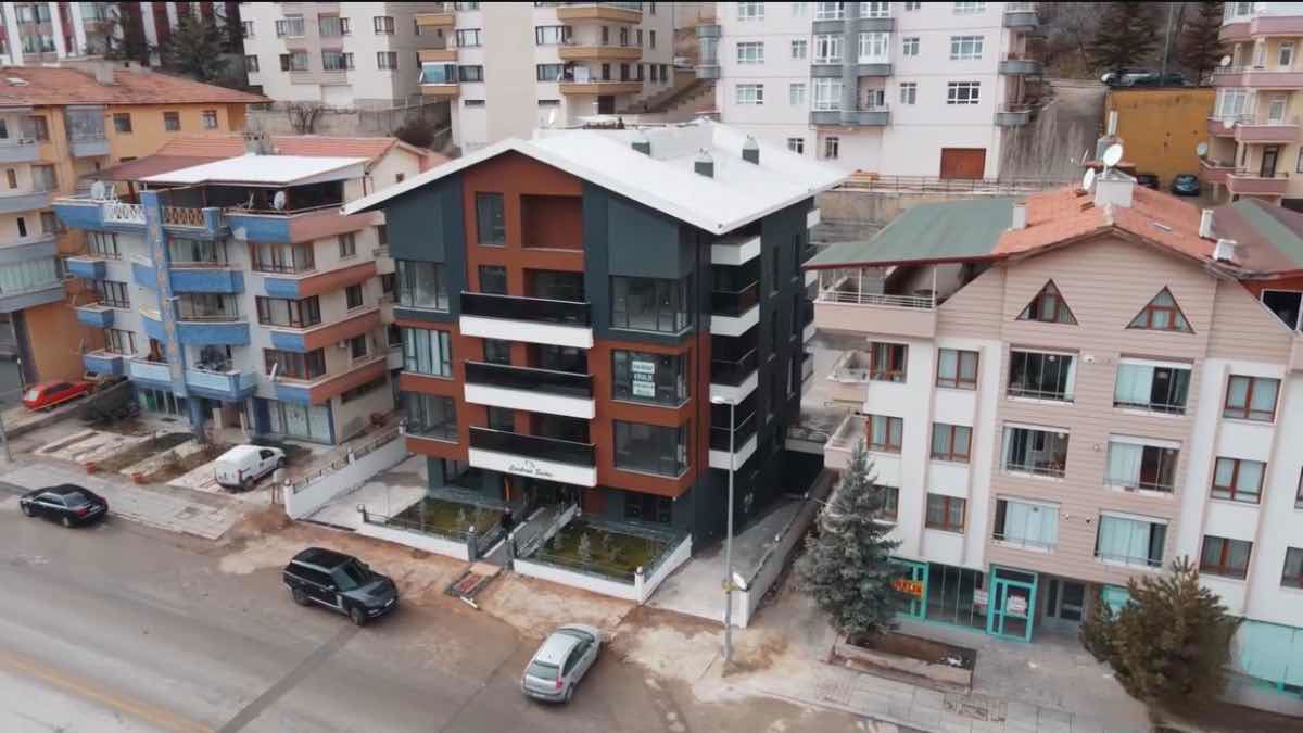 ÇANKAYA SUİTS CADDE ÜZERİ SIFIR BİNADA SIFIR EŞYALI 1+1 DAİRE