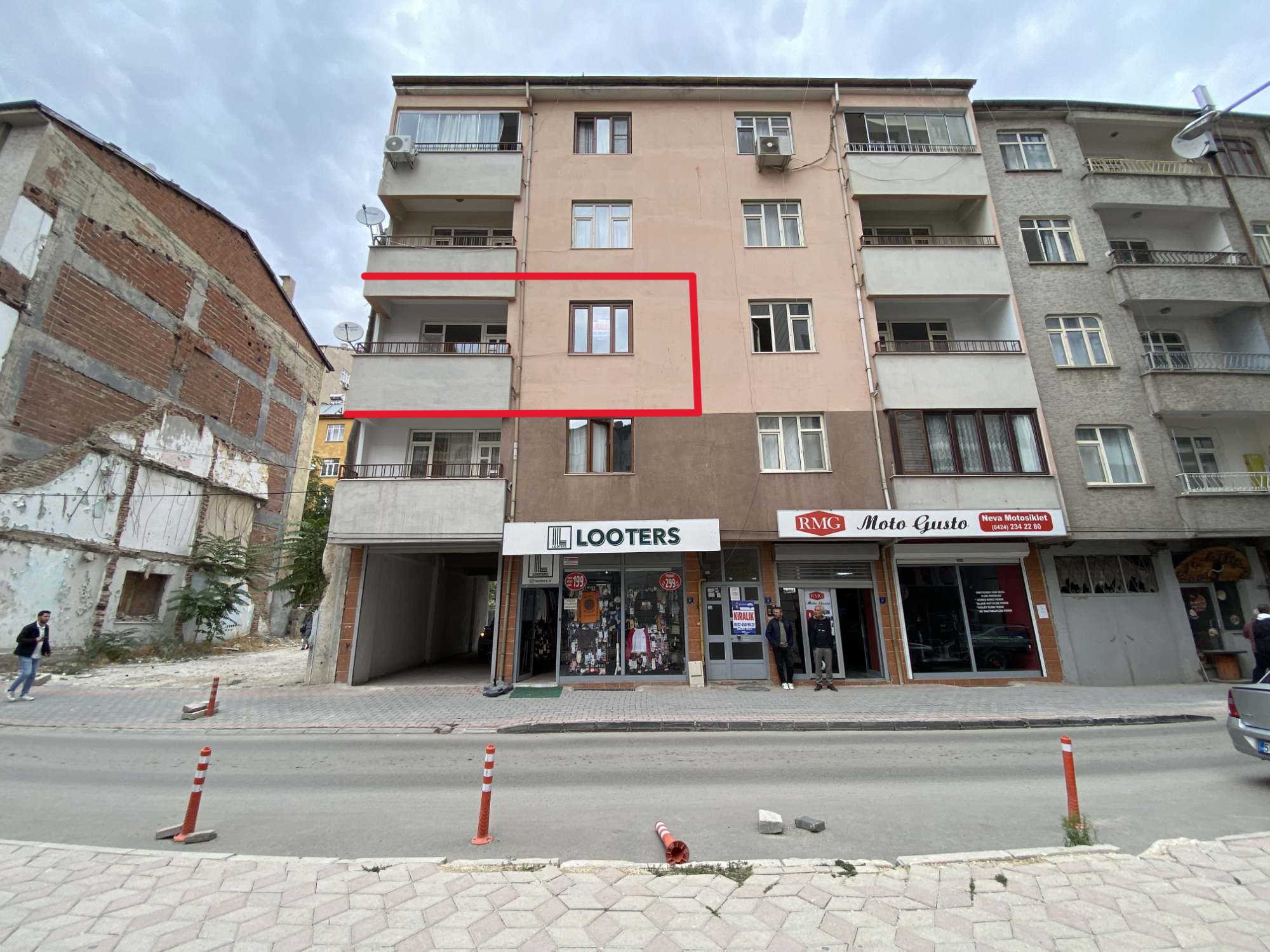 REMAX DOĞU'DAN ÇARŞI MERKEZİNDE 3+1 KİRALIK DAİRE