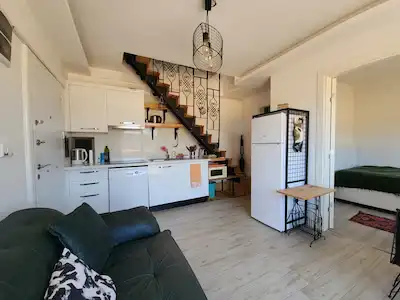 URLA GÜLBAHÇE'DE KITESURF PLAJINA VE İYTE'YE YAKIN TERASLI 2+1