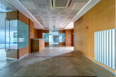 KARTAL E-5 ÜZERİ KİRALIK 1105 M2 PRESTİJLİ PLAZA KATI