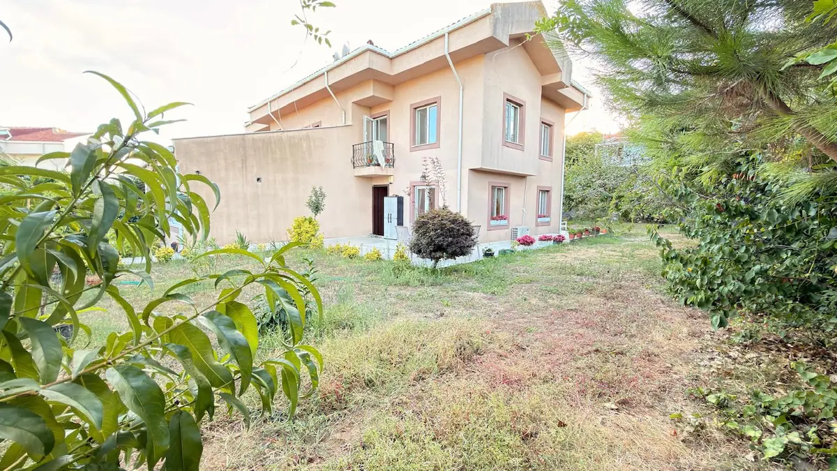 USKUMRUKÖY ARIKÖY SİTESİNDE SATILIK A TİPİ VİLLA