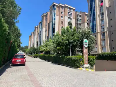 ÇEKMEKÖY TAŞDELEN’DE EŞYALI 2+1 | BAHÇE KATI | BALKONLU | BOŞ VE HEMEN TAŞINMAYA HAZIR