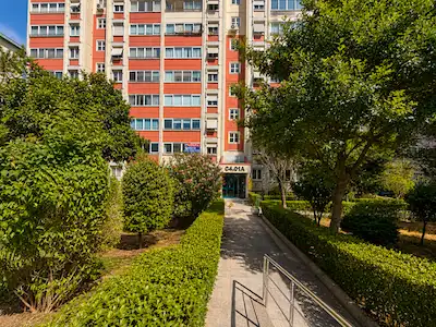 BİZİMKENT SİTESİNDE KISA KATLI BLOKTA SATILIK 3+1 TEMİZ DAİRE
