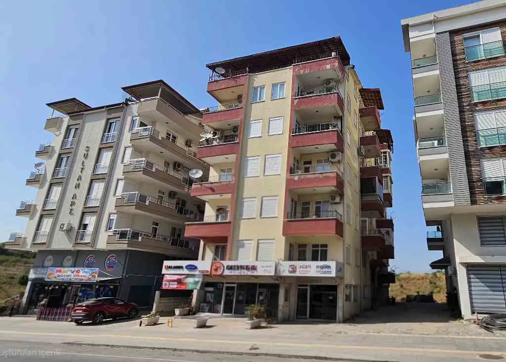 KAVAKLI MAHALLESİNDE ANA CADDE ÜZERİ SATILIK KREDİYE UYGUN GENİŞ 3+1 DAİRE