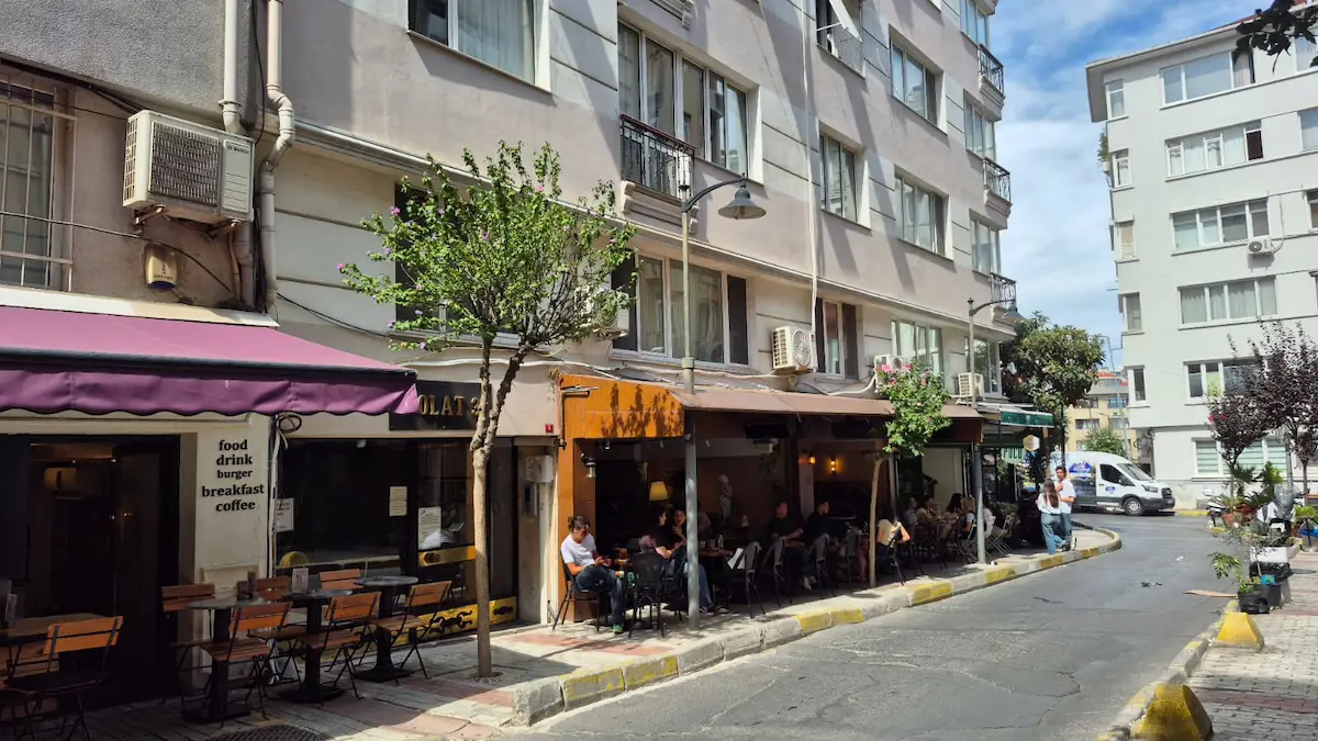 TEŞVİKİYE FIRIN SOKAK'DA SEÇKIN YAŞAMIN MERKEZINDE, 1.KAT NET 130M2 4+1 