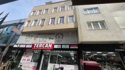 ATAŞEHİR KÜÇÜKBAKKALKÖY’DE KİRACILI, TAPULU VE KREDİYE UYGUN DEPOLU DÜKKAN