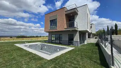 SELIMPAŞA'DA GÜNEY CEPHELİ, SIFIR 4+1 LÜKS VİLLA | 280 M² BRÜT | KREDİYE UYGUN