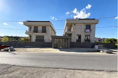 YAŞAM VADISI 5. ETAPA KOMŞU SITE IÇERISINDE SATILIK 5+2 SIFIR VILLA