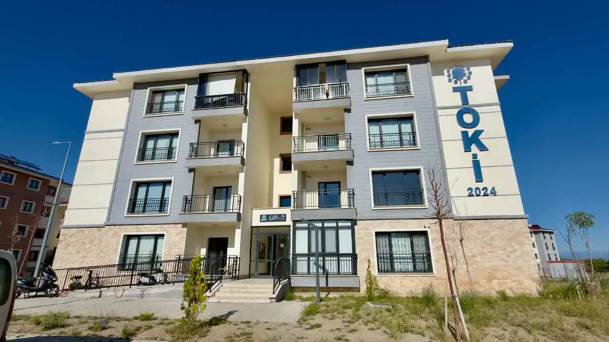 REMAX DEM'DEN BUĞDAYLI MAH. DEVİRLİ KİRACILI SATILIK 3+1 DAİRE
