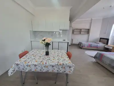 REMAX DREAM'DEN ÜNİVERSİTE YANINDA EŞYALI KİRALIK 1+0