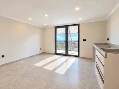 TUZLA’DA SİTE İÇİNDE 7. KAT 5+1 | 160 M² NET | BALKONLU | MERKEZİ ISITMA