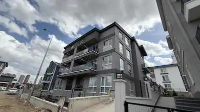 İNCEK'TE GÜNCEL KİRACILI SATILIK 1+1 DAİRE