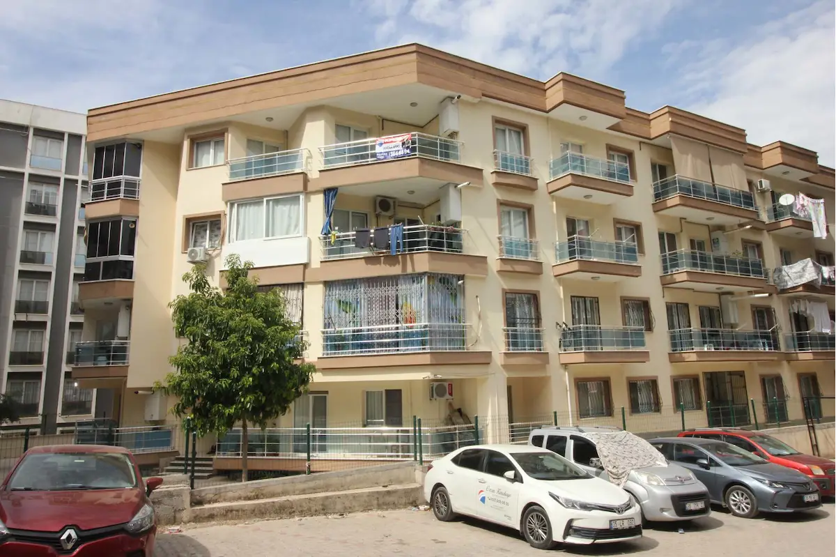 BUCA YILDIZ MAH ÜNIVERSITE VE TINAZTEPE HAST YAKIN 2+1 EŞYALI KIRALIK DAIRE