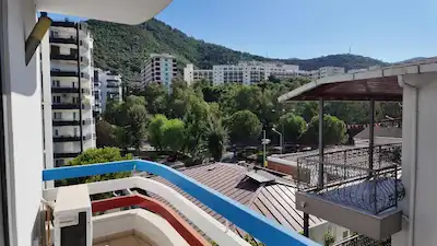 BALÇOVA KORUTÜRK’TE 5 KATLI, JEOTERMAL ISITMALI, BOŞ KOMPLE TİCARİ BİNA