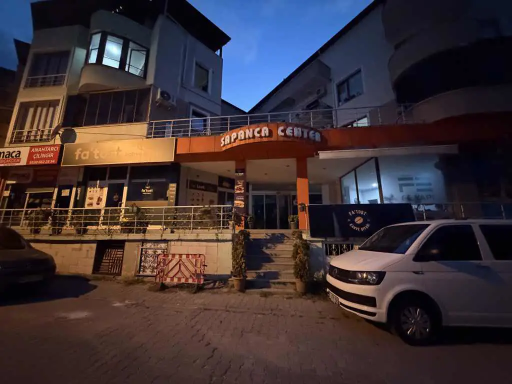 SAPANCA CENTER DA SATILIK 46 M2 BOŞ DÜKKAN