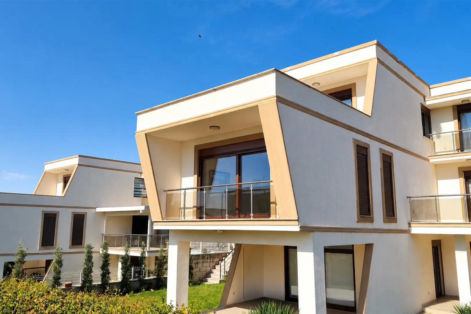 REMAX BEYAZ BADEMLI BELEN PALM COUNTRY'DE SATILIK VILLA
