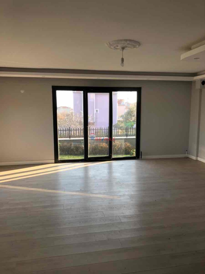 ŞARKÖY ERİKLİCEDE DENİZ MANZARALI 400M İKİZ TRİPLEX VİLLA