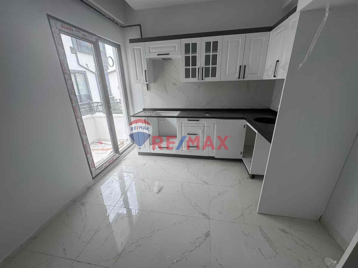 REMAX DREAM DEN UZUNÇİFTLİK MAHALLESİNDE SATLK ARA KAT 3+1 DAİRE