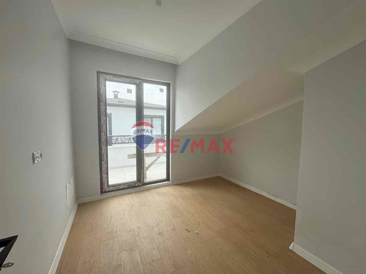 REMAX DREAM DEN UZUNÇİFTLİK MAHALLESİNDE SATLK ARA KAT 3+1 DAİRE