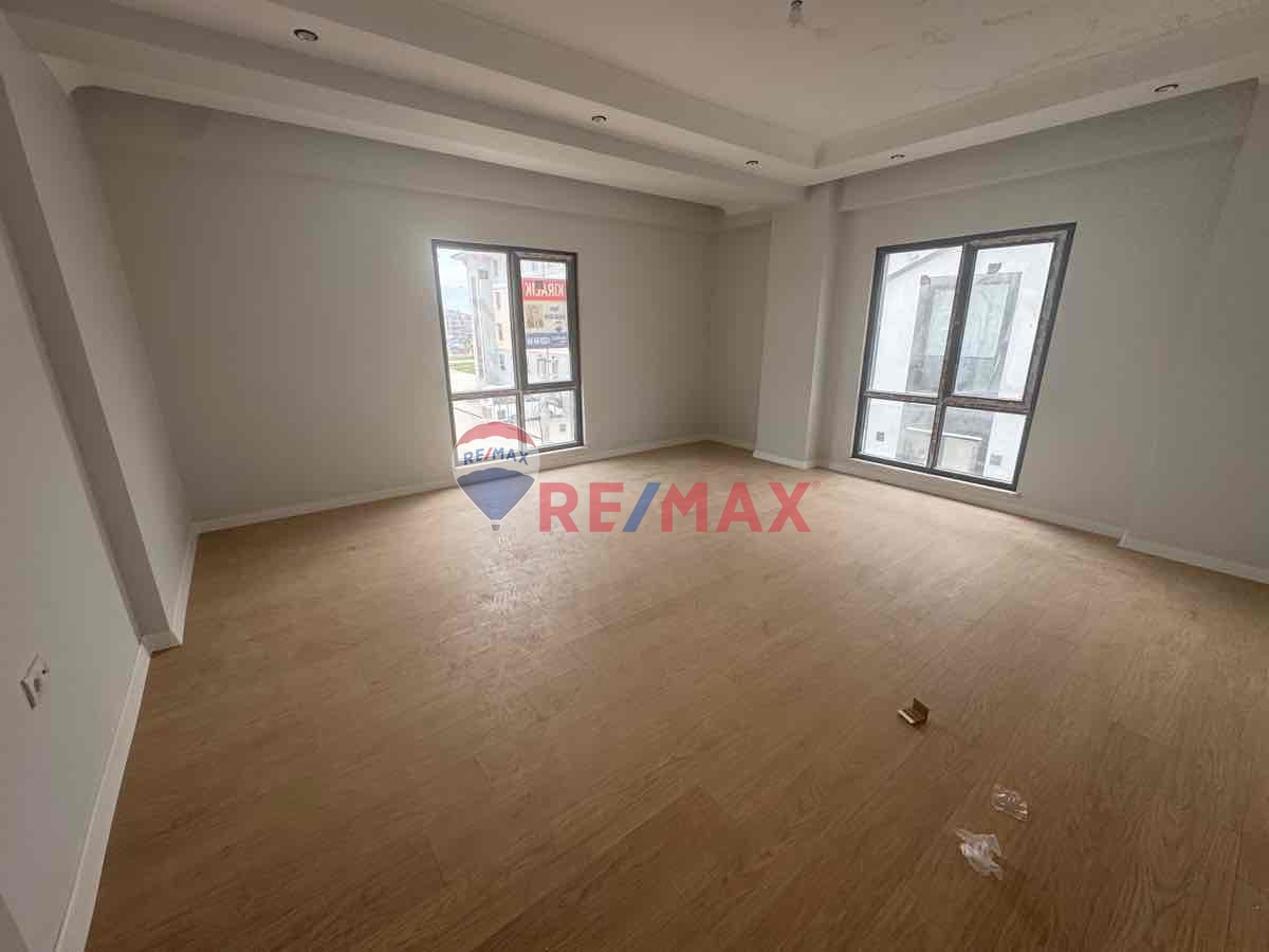 REMAX DREAM DEN UZUNÇİFTLİK MAHALLESİNDE SATLK ARA KAT 3+1 DAİRE