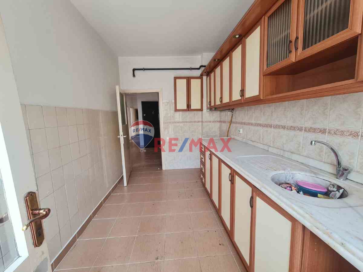 FATİH DEVLET HASTANESİ YANINDA ARA KAT DAİRE (KİRALIK)