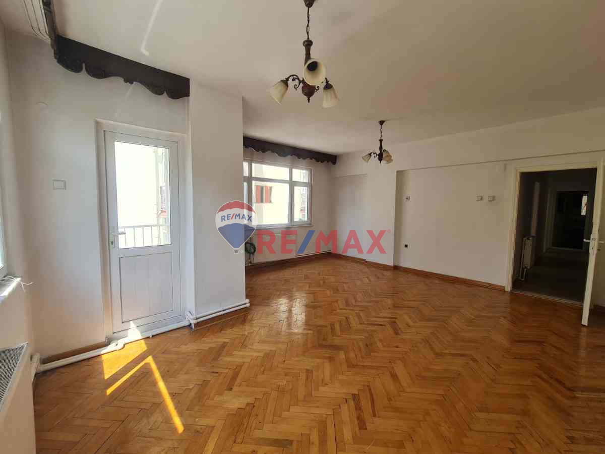 FATİH DEVLET HASTANESİ YANINDA ARA KAT DAİRE (KİRALIK)