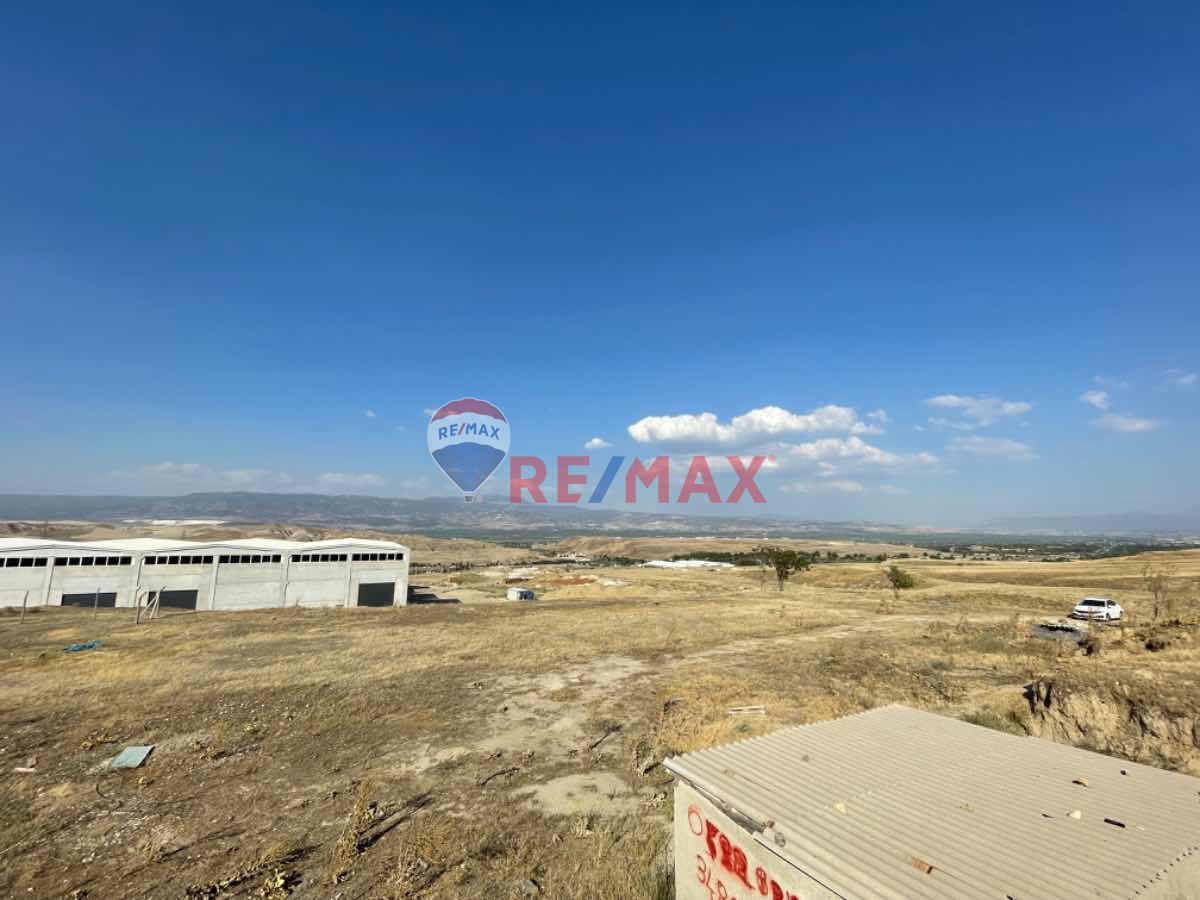 REMAX MODEL DENİZLİ'DEN BOZBURUN'DA 3488M² SATILIK SANAYİ ARSASI