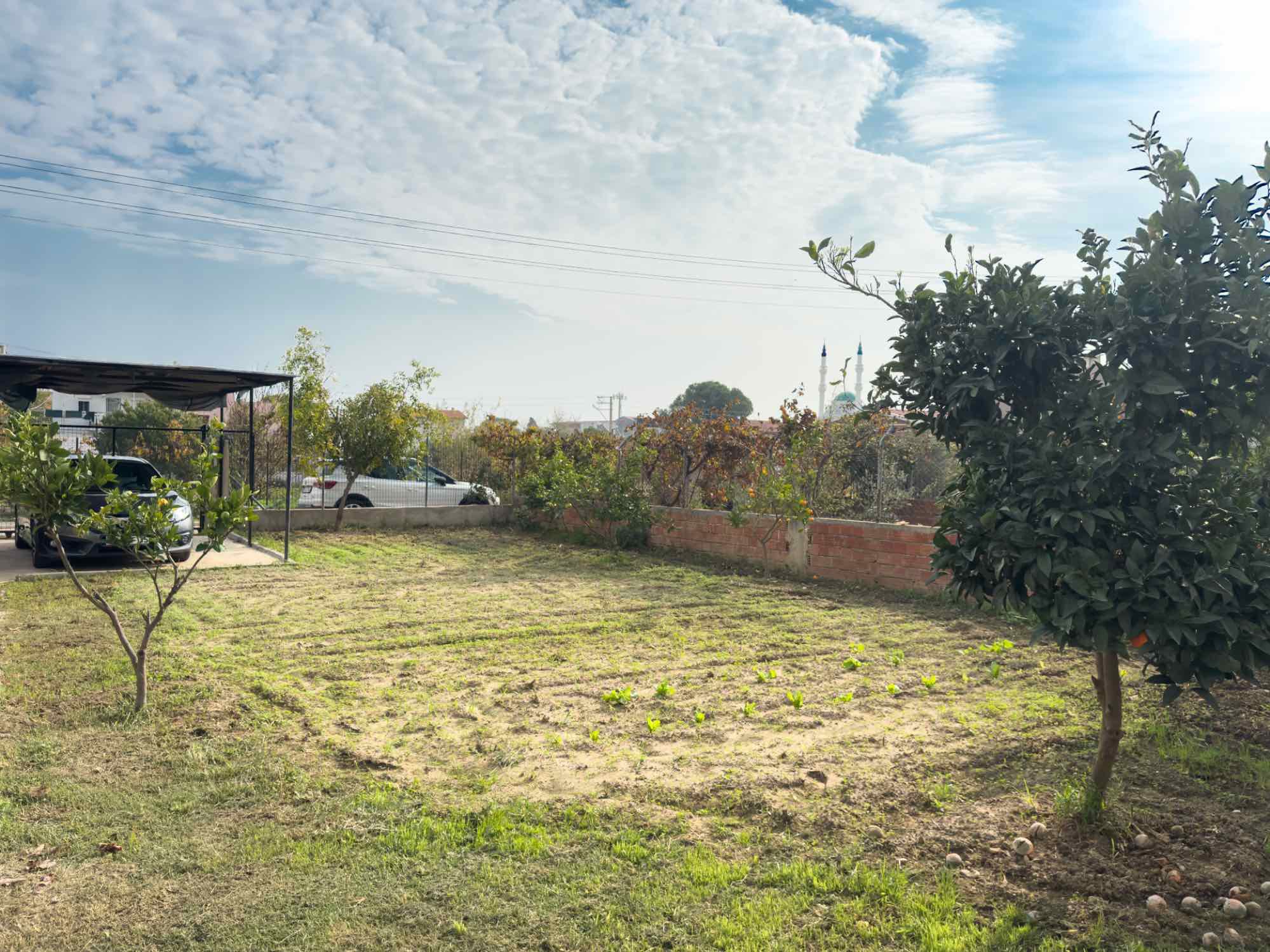 GÜLBAHÇE'DE EŞYALI KİRALIK 2+1 DAİRE, DENİZE YÜRÜME MESAFESİNDE