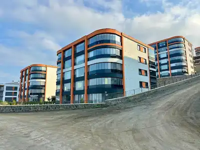 YALINCAK LOTUS KONAKLARINDA SATILIK SIFIR 4+1 DAİRE