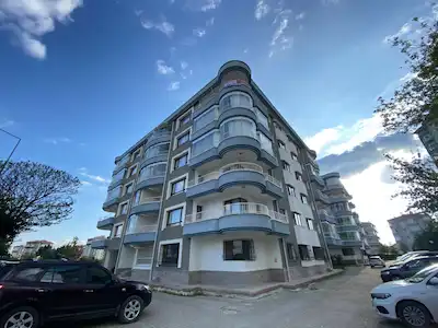 ÇAKIRLAR GÖBEK’E ÇOK YAKIN | GÜNEBAKAN SITESI | 135 M² FERAH 3+1