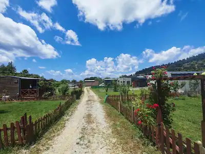 GELİBOLU YENİKÖY DE DENİZE 400 MT SATILIK TİNY HOUSE VE ARSASI
