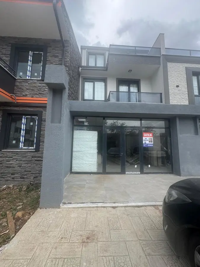 KARTEPE FSM'DE SATILIK DÜKKAN