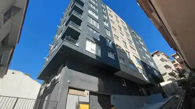 EMNİYET MAHALLESİNDE MERKEZİ KONUMDA 2+1 SIFIR SATILIK DAİRE