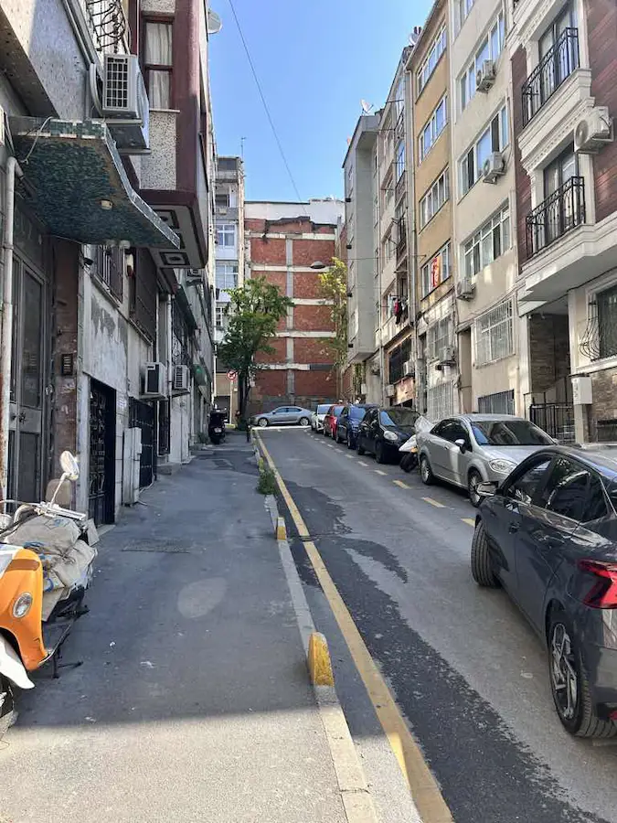 YATIRIMCISINA ÖZEL KIZTAŞI’NDA SATILIK KOMPLE BİNA