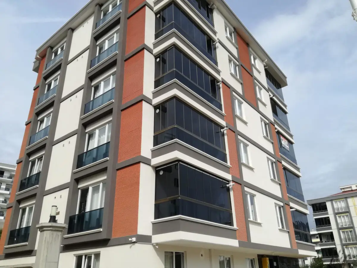 REMAX PARLA'DAN KÖRFEZ MAHALLESİNDE EŞYASIZ SATILIK 1+1 DAİRE