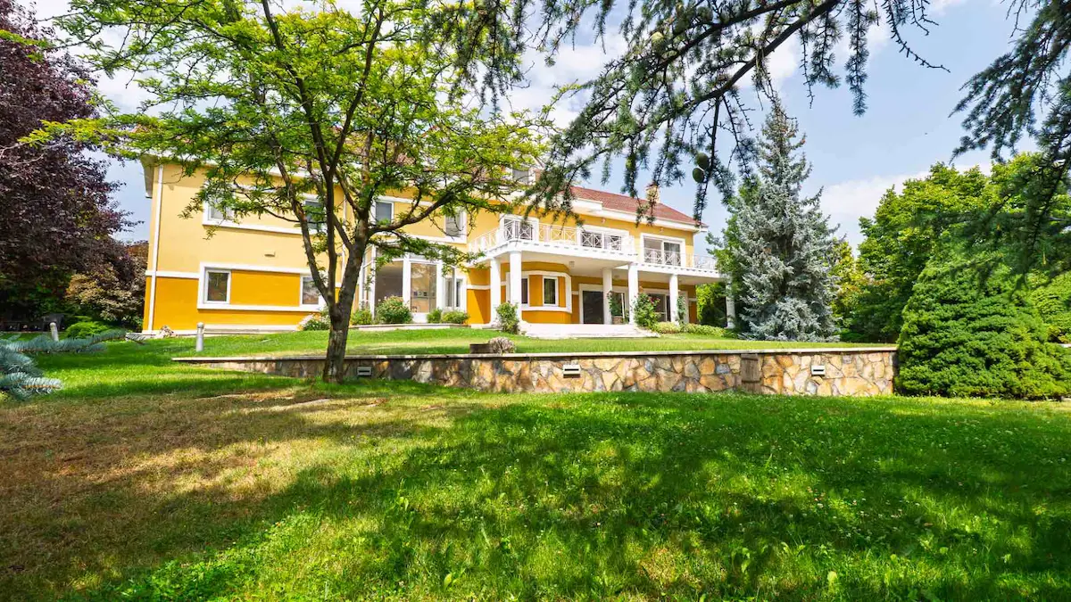 İNCEK’TE 2 DÖNÜM ARSALI  1200M² ÖZEL TASARIM SATILIK LÜKS VILLA