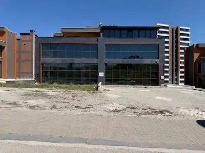 ÇAMBAYIRI CAD. 3 CEPHE 4 KATLI KİRALIK DÜKKAN/REMAX ENBATI