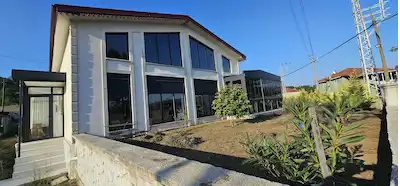 REMAX METROPOLITAN | HENDEK GÜLDİBİ’NDE 6.000 M² ARAZİDE ÖZEL TASARIM MALİKÂNE