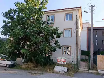 REMAX VİRA'DAN BEŞKÖPRÜ'DE SATILIK DAİRE 2+1 80M2 1.KAT