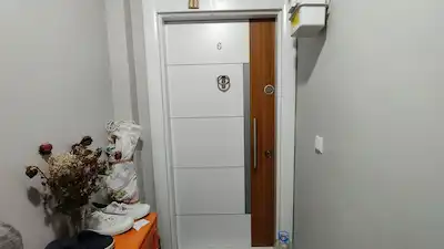 ÇAYIROVA YENİ MAH.DE 2+1 ARA KAT MÜLKİYETLSATILIK DAİRE